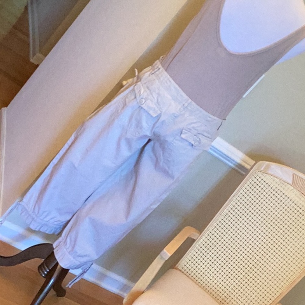 Xhileration sand colored capris with drawstrings at knee. Camp style pockets - Picture 4 of 4